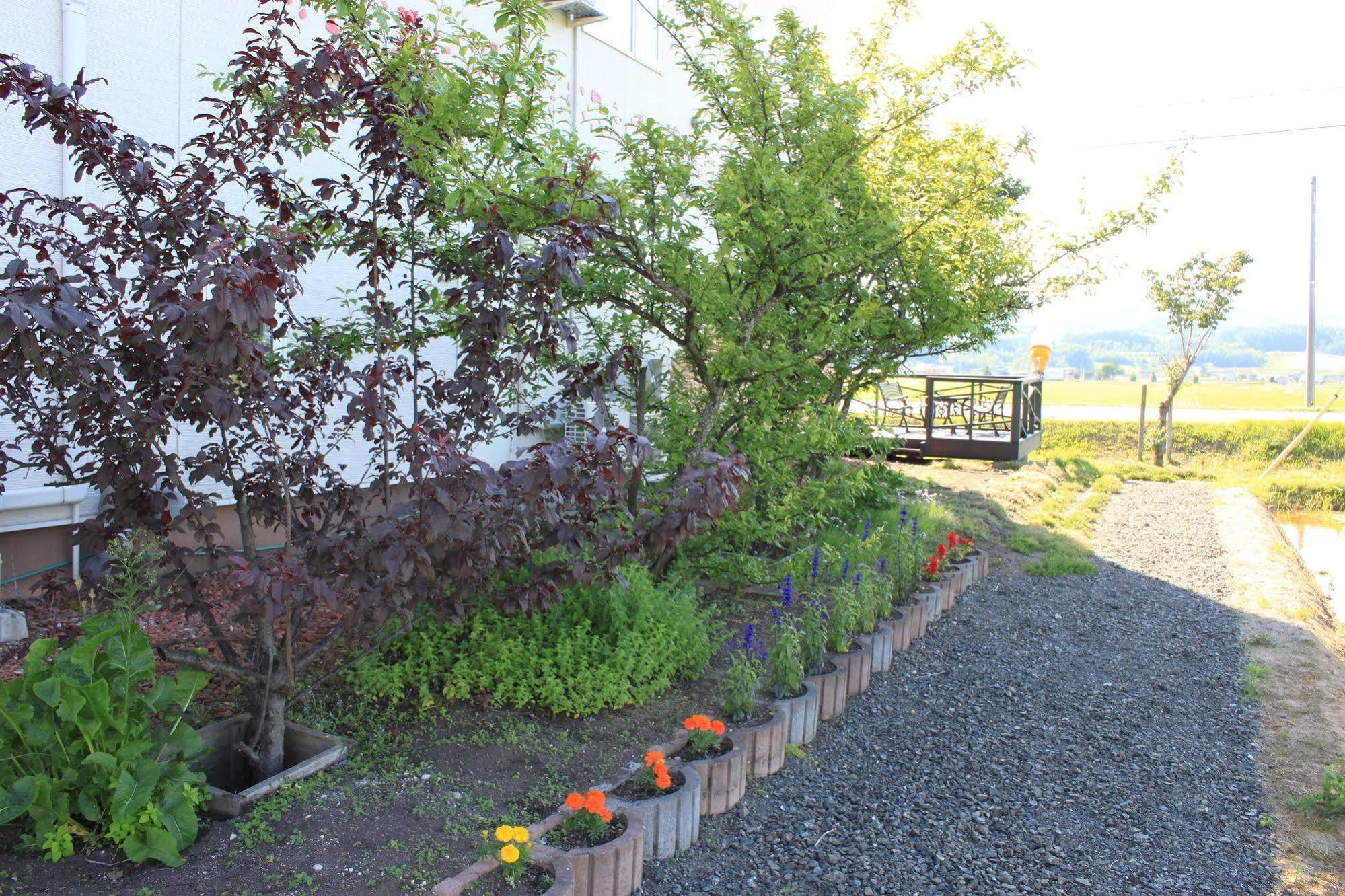 Petit Hotel Blanc Fleur Nakafurano Exterior foto